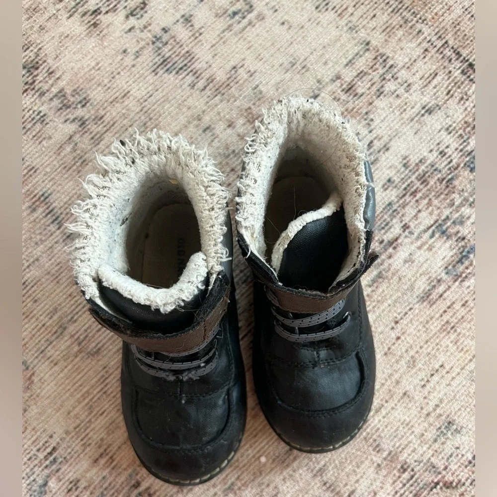 Old Navy Kids Boots in Black and Brown